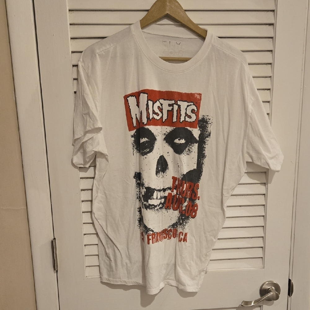 Torrid Misfits White Graphic T-Shirt sz 00